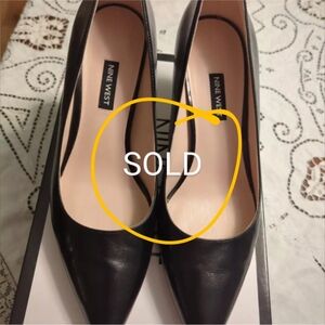 Nine West Pointy Toe Pumps/Heels Womens Size 9W Black